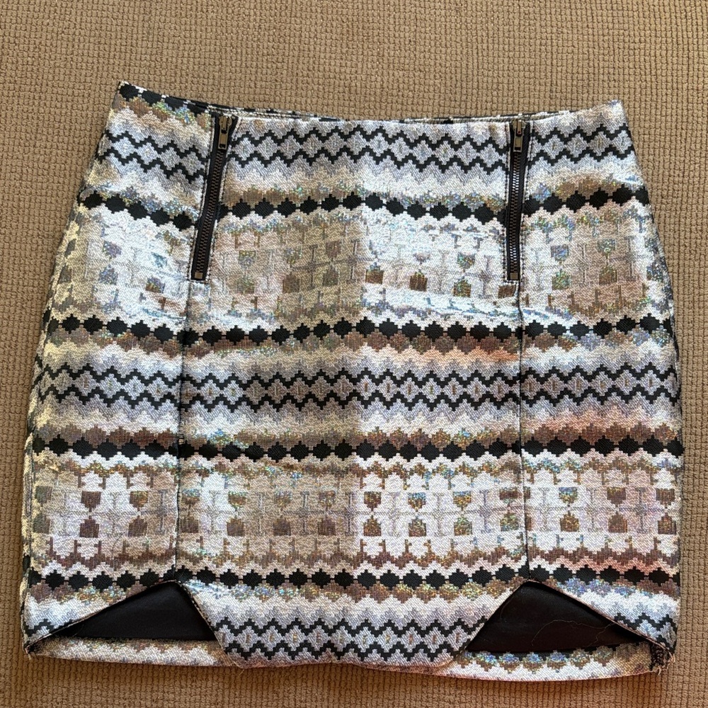 Zio EUC small skirt Patterned Mini Skirt with Zipper Accents